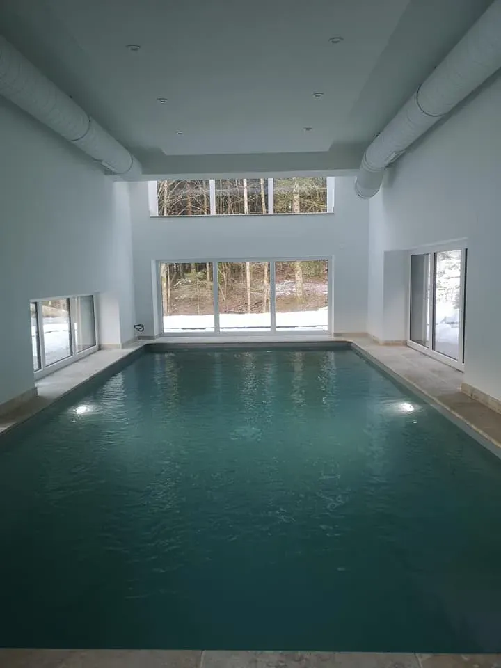 piscine intérieure avec aqua pool techwebp